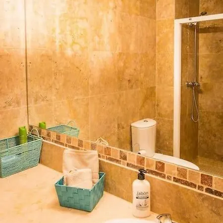 Cool Three Bedroom In Ra-613 Apartamento